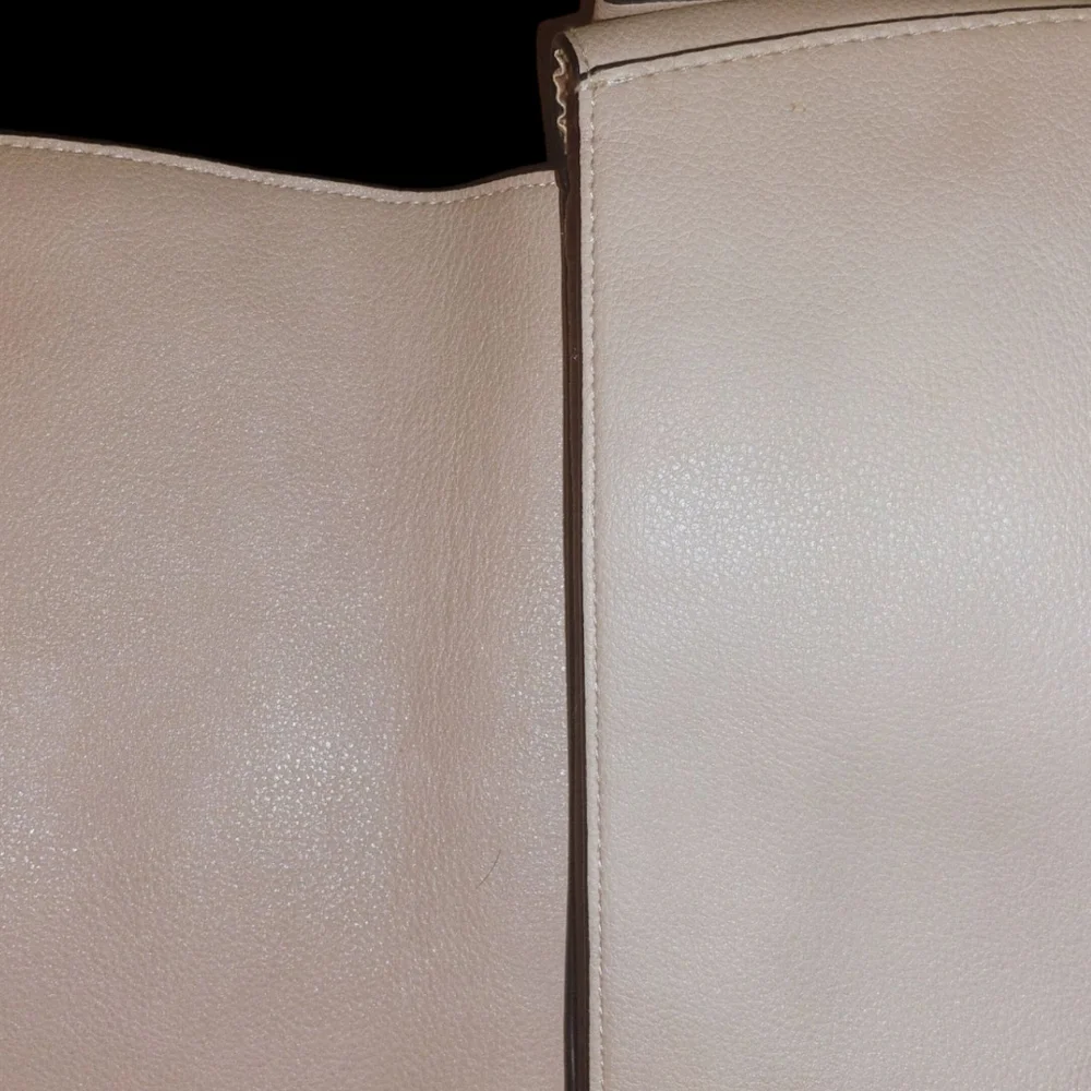Victoria's Secret Pink Crossbody Bag with Gold Accents - Picture 3 of 9